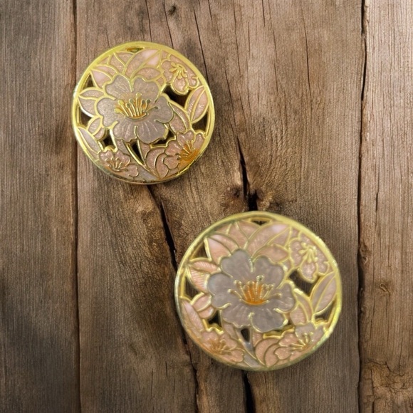 Vintage 1970's Soft Pink
Cloisonne Floral Enamel Gold
Tone Push Back Earrings - Picture 2 of 8
